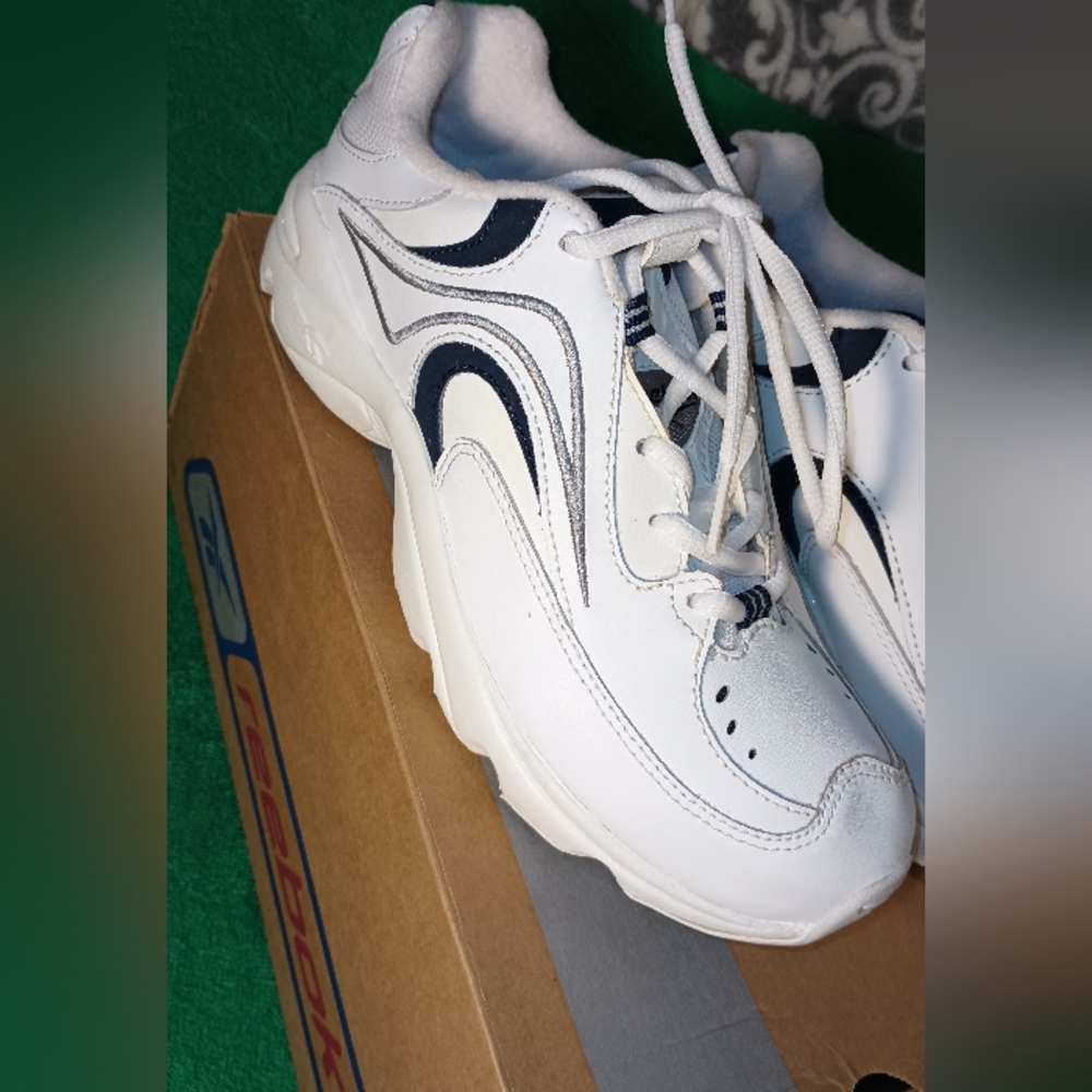 Reebok Karma White/Blue Classic Women's Sneakers 11-56452 US 7 WIDE W/BOX